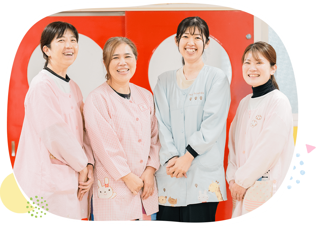 愛育保育園で働くスタッフの集合写真
